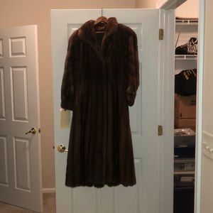Women’s Mink Coat Size: Small